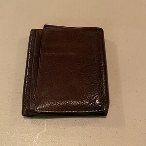 G.H. Bass & Co. Leather wallet. Color: Brown. Tri-fold. Money slot. Multi-card.